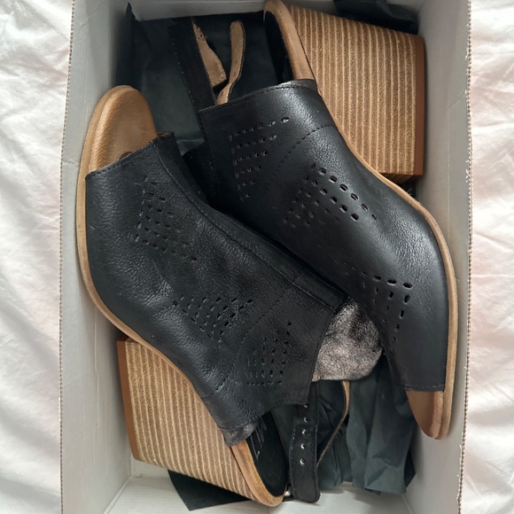 Shoes - Picture 3 of 8